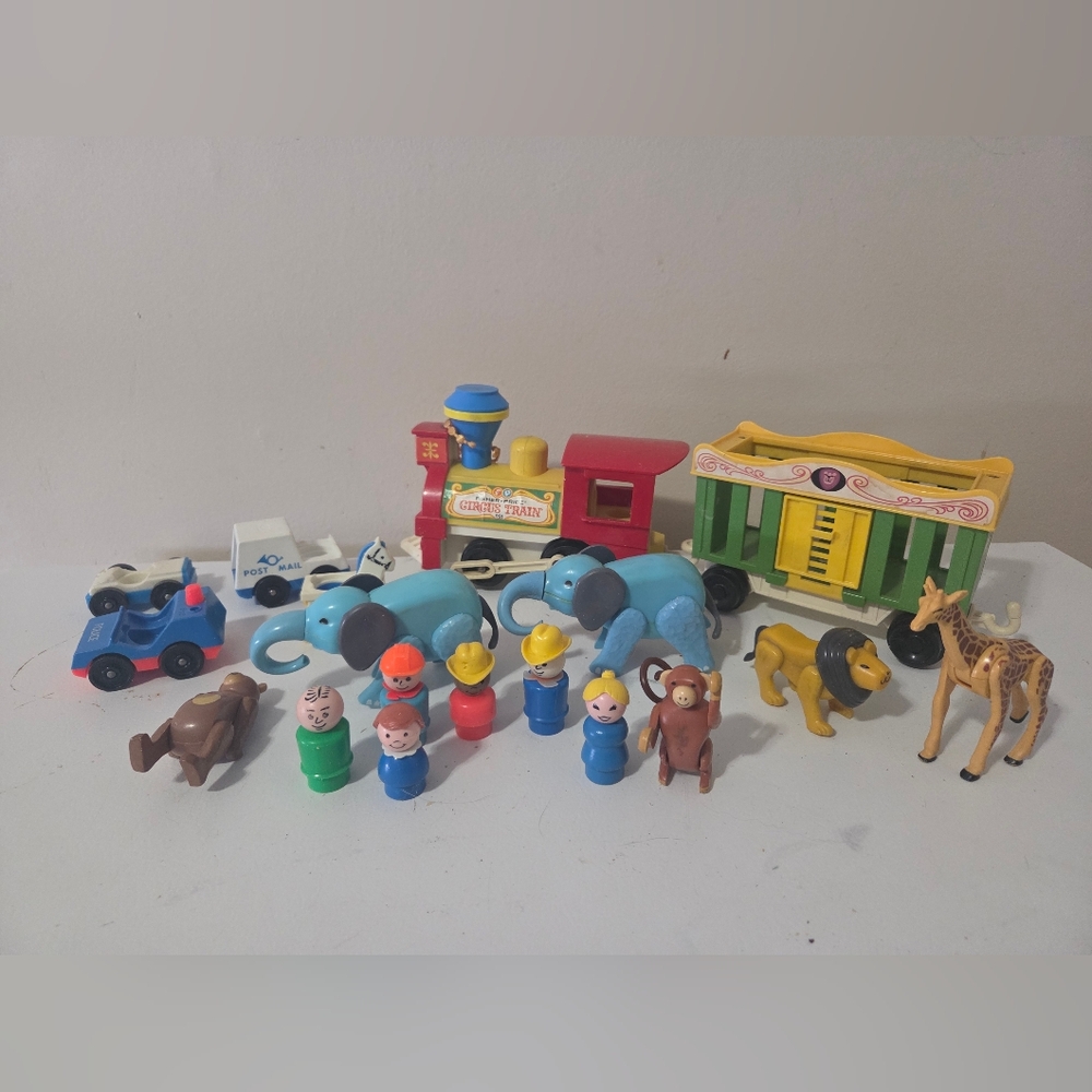 Vintage Fisher-Price Little People Set